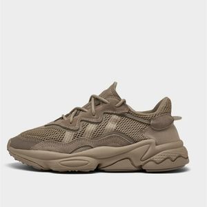 Women's ozweego size 6.5 but fits like 7.5 because they run big